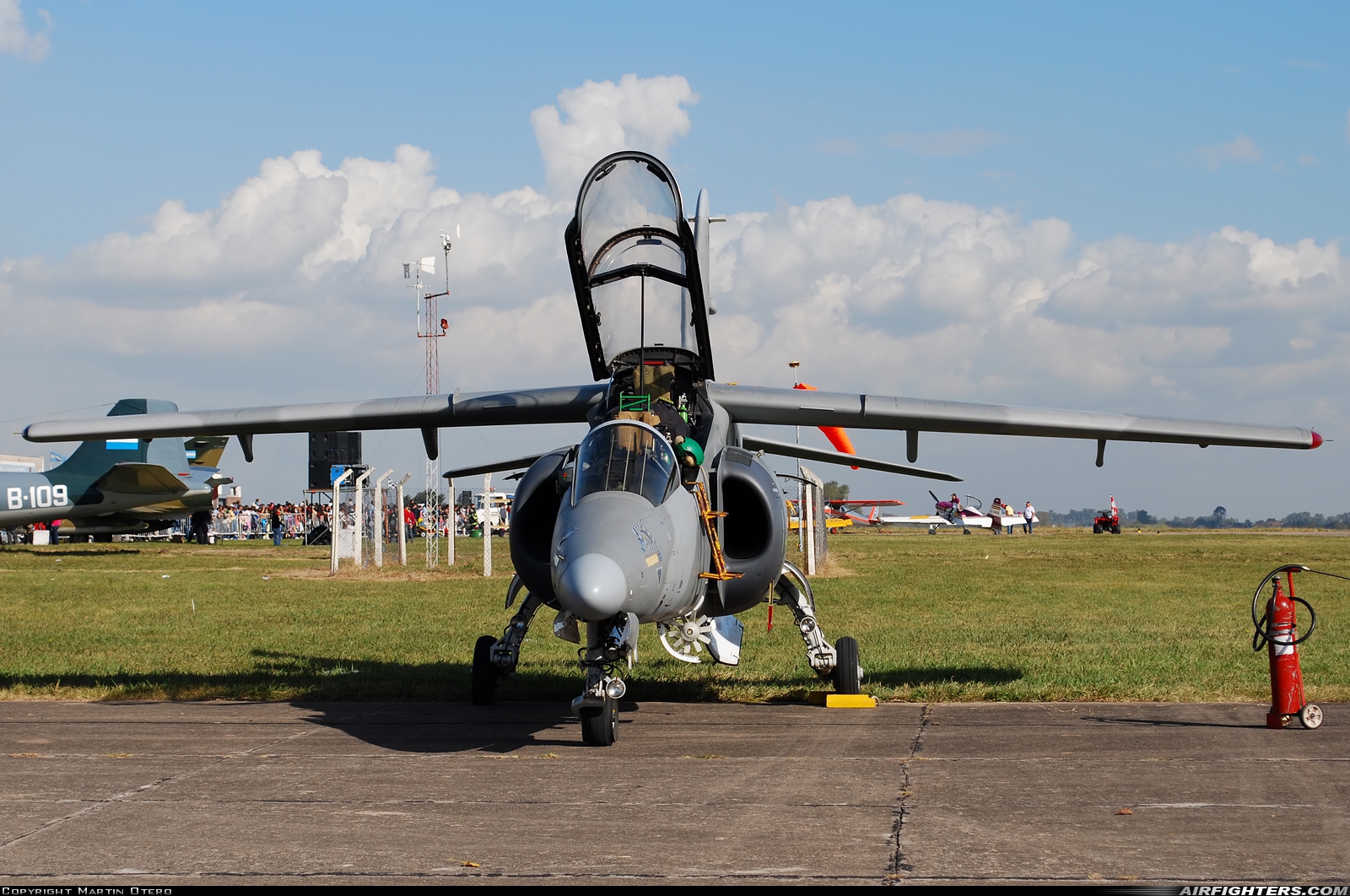 Argentina - Air Force FMA AT-63 Pampa E-811 at Moron (MOR / SADM), Argentina