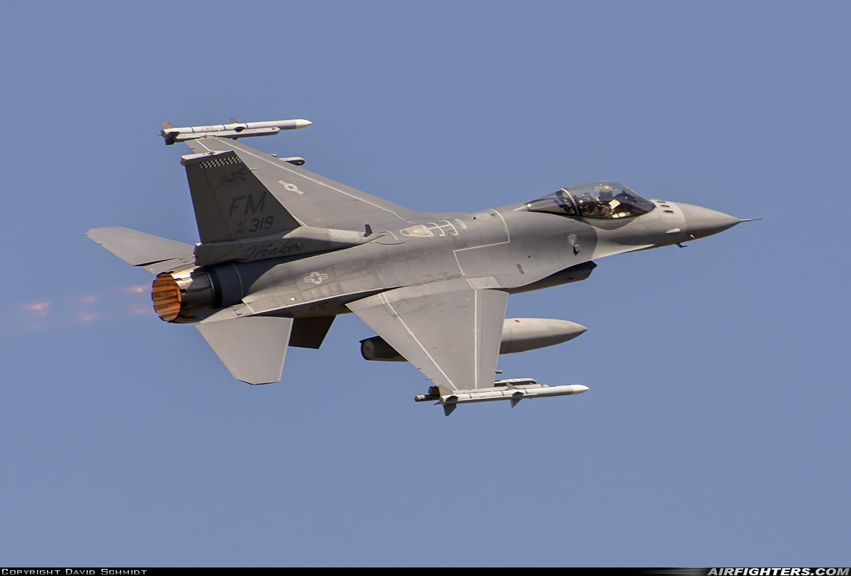 USA - Air Force General Dynamics F-16C Fighting Falcon 86-0319 at Lakenheath (LKZ / EGUL), UK