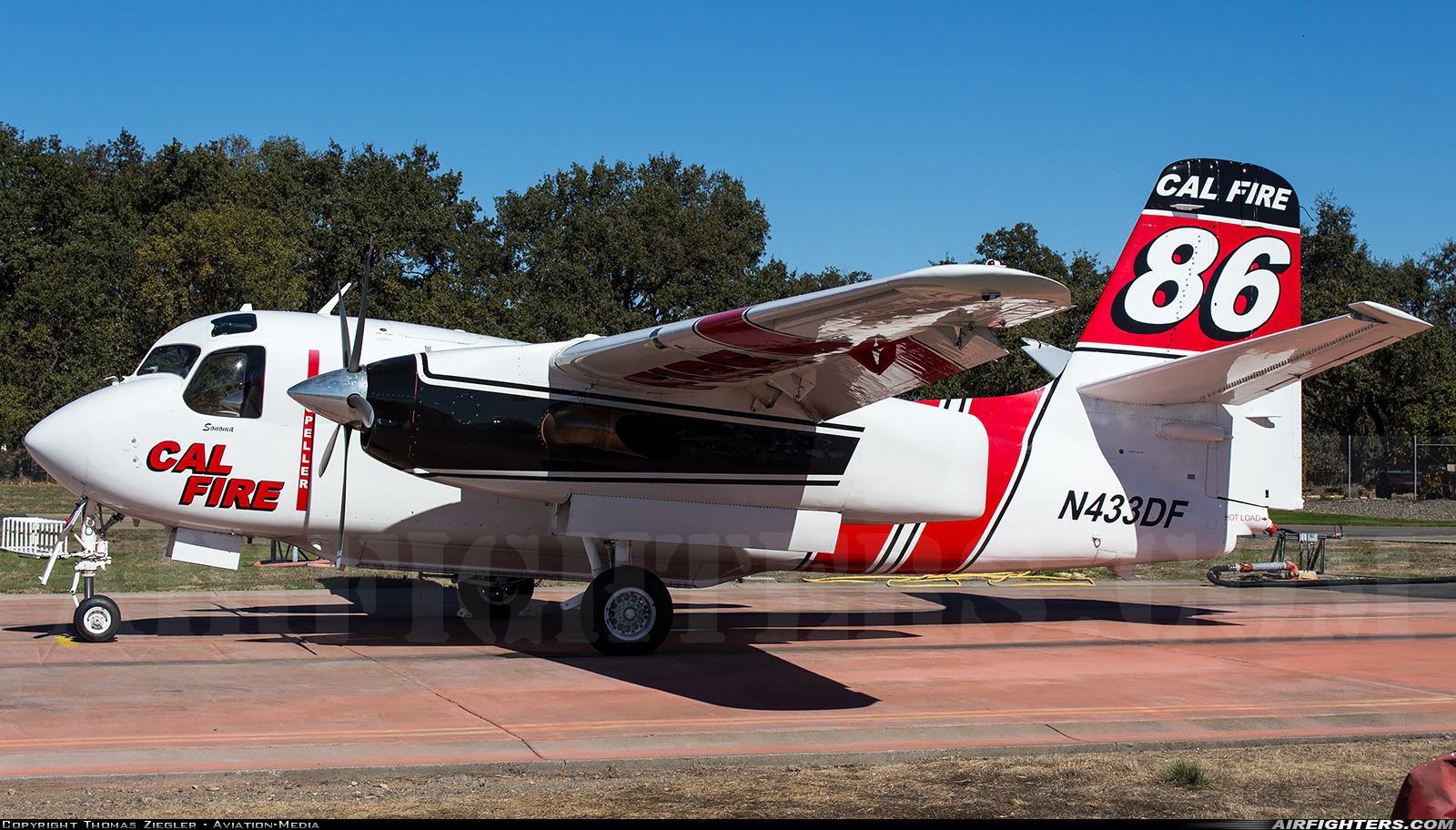 USA - United States Forest Service Grumman S-2T Turbo Tracker (G-121) N433DF at Sonoma County Airport - Santa Rosa (STS / KSTS), USA