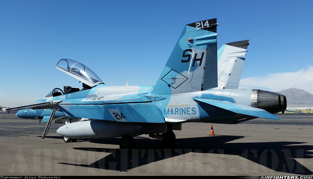 USA - Marines McDonnell Douglas F/A-18B Hornet 162419 at El Paso - Int. (ELP / KELP), USA