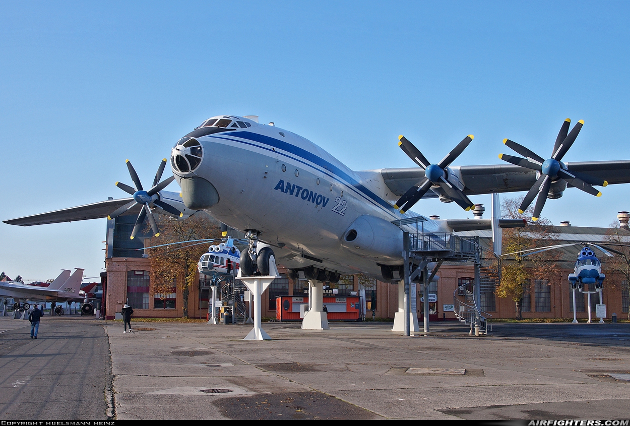 Russia - Air Force Antonov An-22 UR-64460 at Speyer (EDRY), Germany
