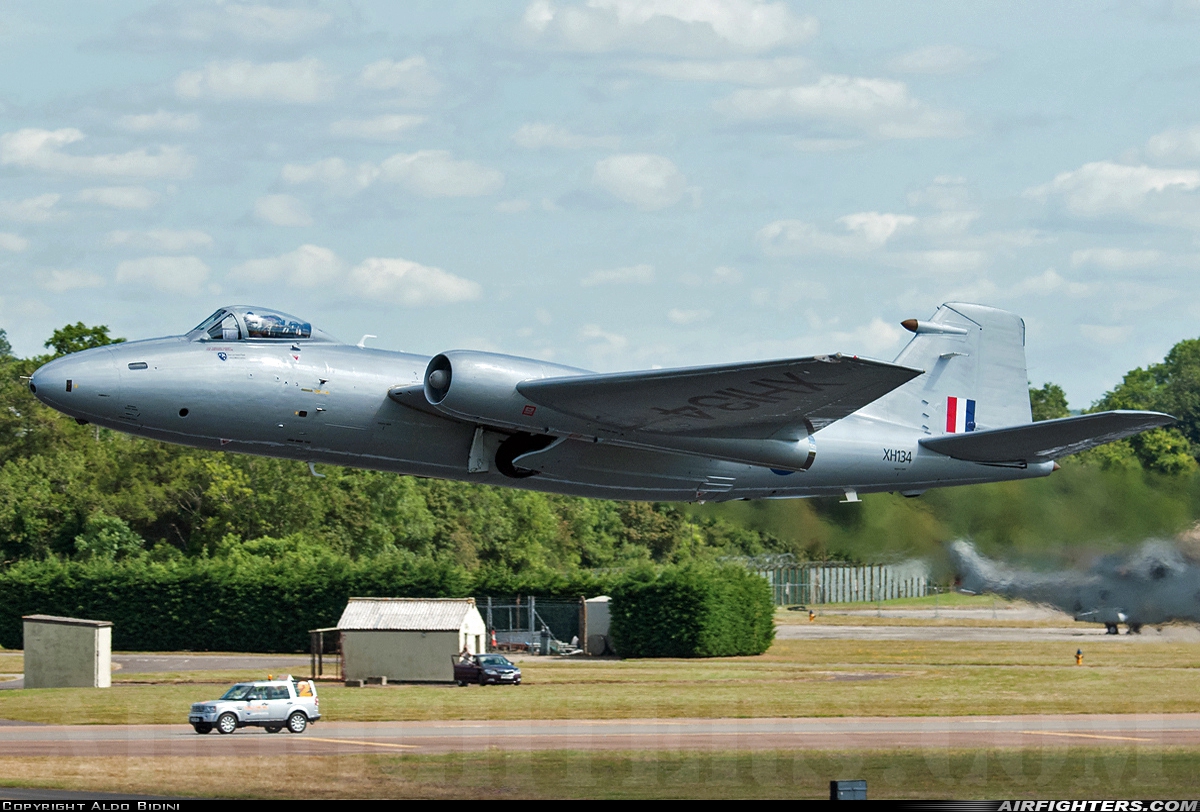 Private - Midair Squadron English Electric Canberra PR9 G-OMHD at Fairford (FFD / EGVA), UK