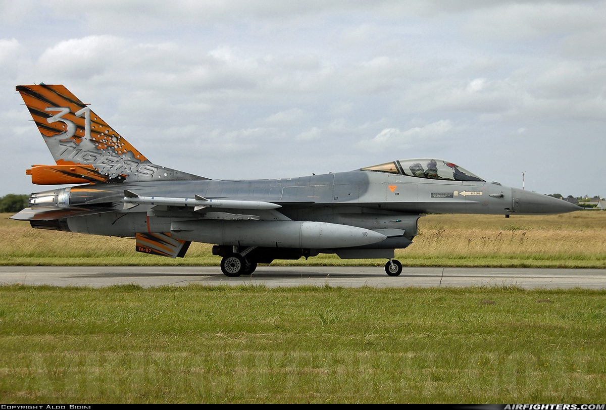 Belgium - Air Force General Dynamics F-16AM Fighting Falcon FA-87 at Landivisiau (LDV / LFRJ), France