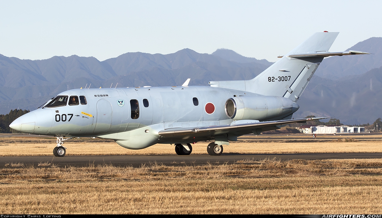 Japan - Air Force Hawker Siddeley U-125A (HS-125-800) 82-3007 at Nyutabaru (RJFN), Japan