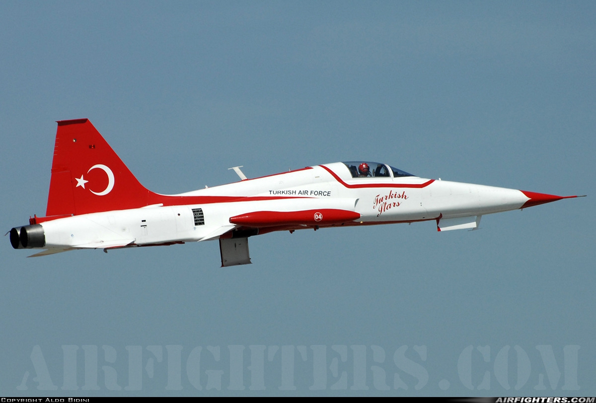 Türkiye - Air Force Canadair NF-5B-2000 (CL-226) 69-4001 at Izmir - Cigli (IGL / LTBL), Türkiye