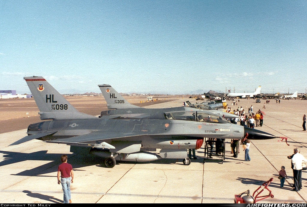 USA - Air Force General Dynamics F-16B Fighting Falcon 78-0098 at Phoenix - Sky Harbor Int. (PHX / KPHX), USA