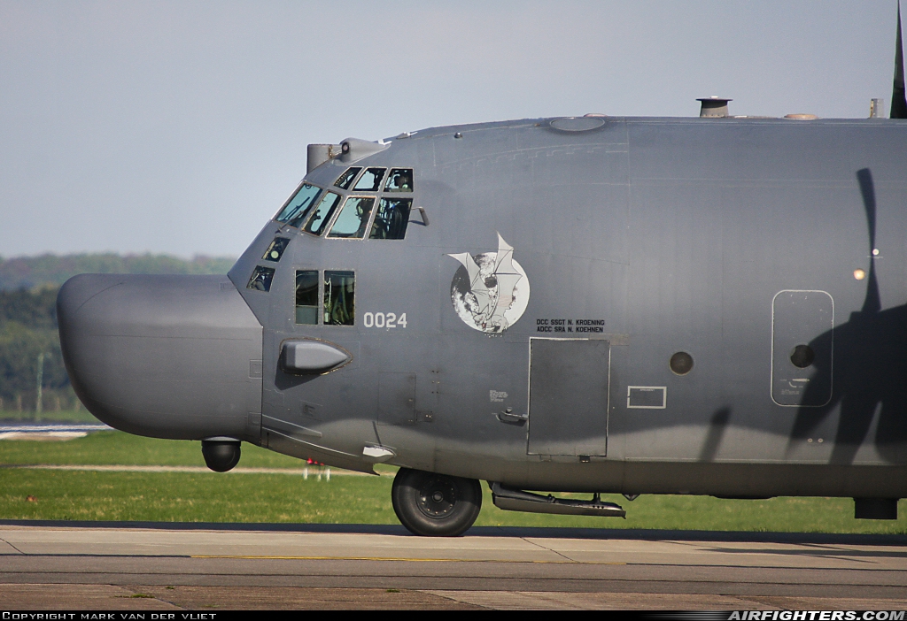 USA - Air Force Lockheed MC-130H Hercules (L-382) 87-0024 at Mildenhall (MHZ / GXH / EGUN), UK
