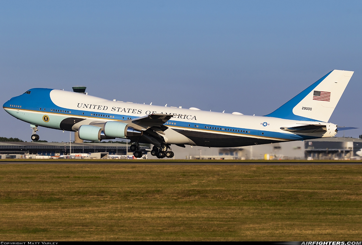 USA - Air Force Boeing VC-25A (747-2G4B) 92-9000 at London - Stansted (STN / EGSS), UK