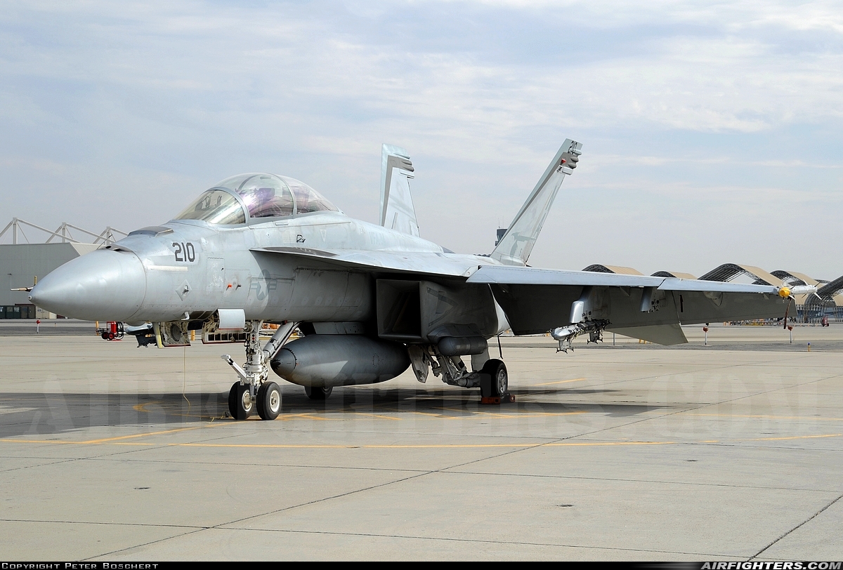 USA - Navy Boeing F/A-18F Super Hornet 166880 at Lemoore - NAS / Reeves Field (NLC), USA