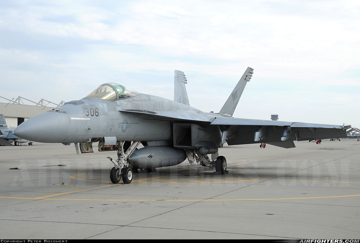 USA - Navy Boeing F/A-18E Super Hornet 166442 at Lemoore - NAS / Reeves Field (NLC), USA