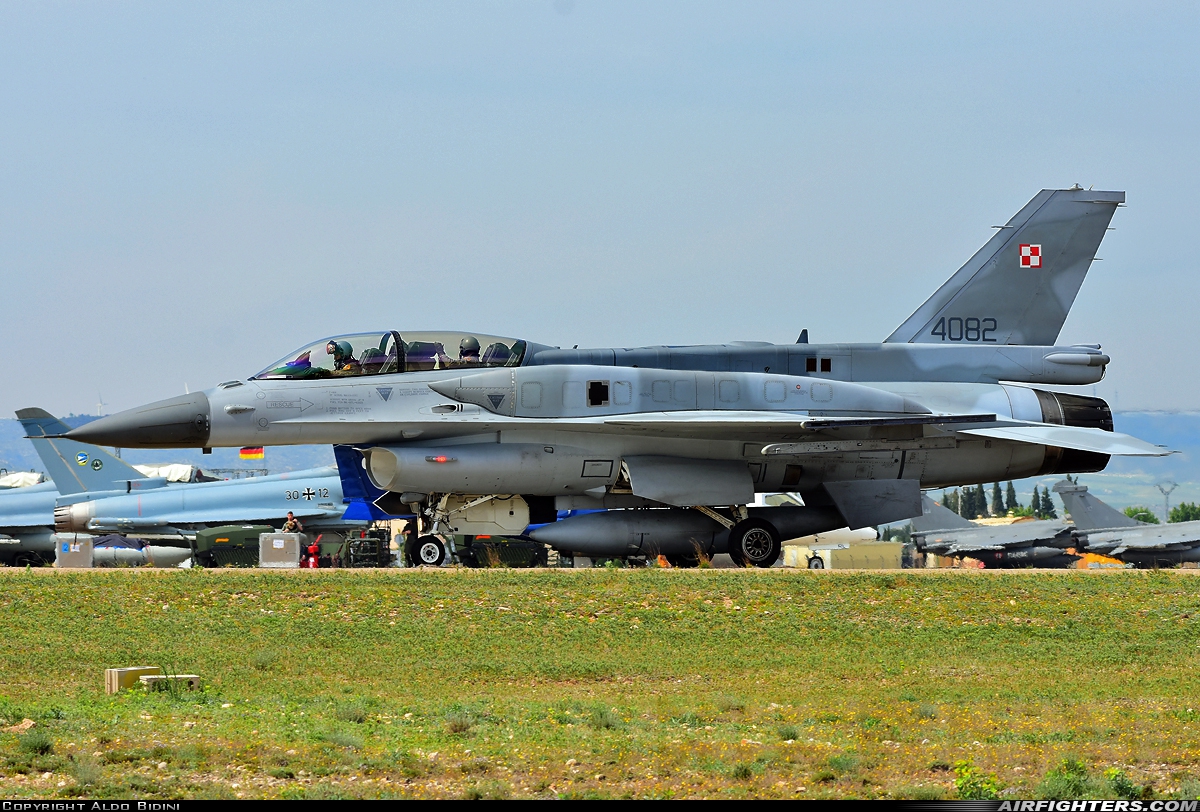 Poland - Air Force General Dynamics F-16D Fighting Falcon 4082 at Zaragoza (ZAZ / LEZG), Spain