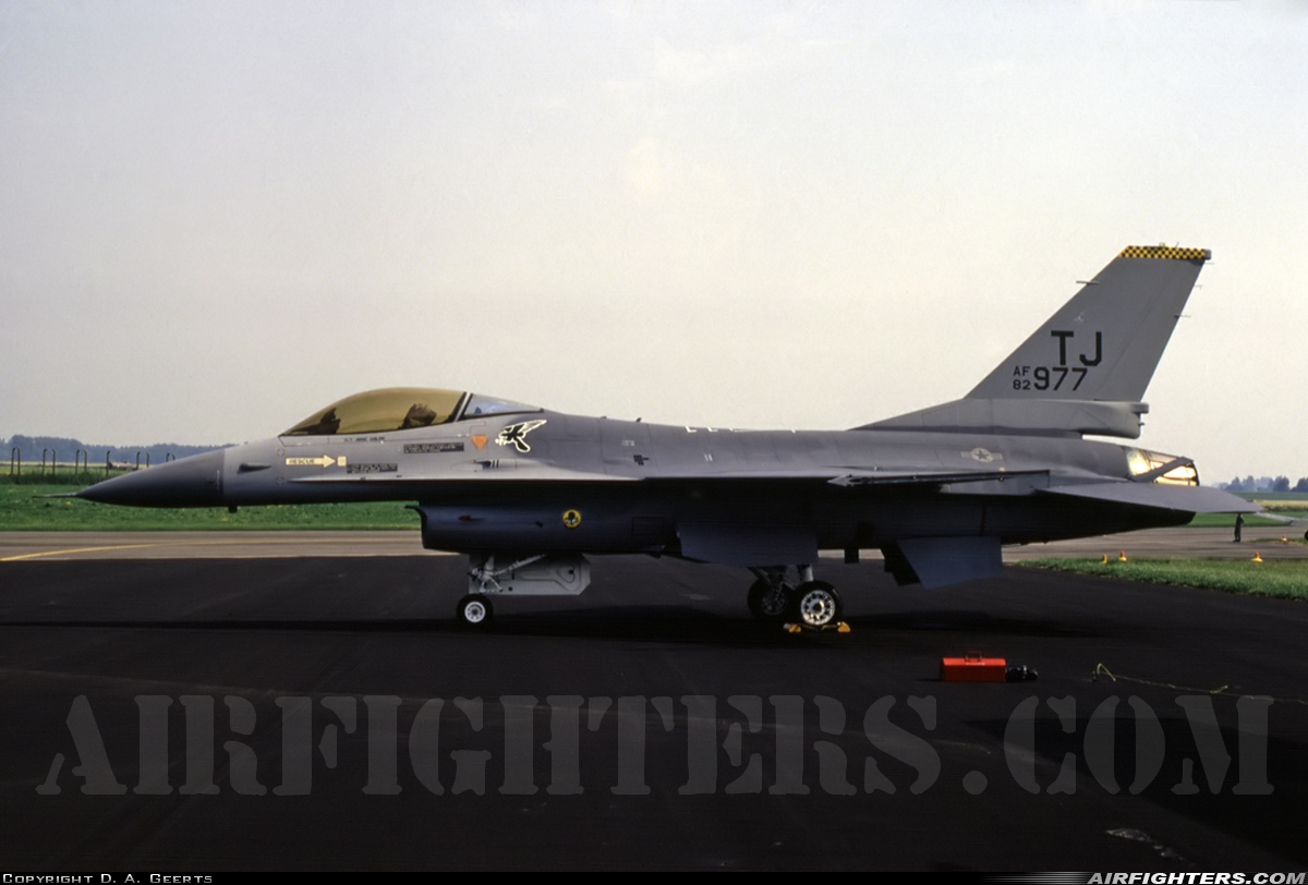 USA - Air Force General Dynamics F-16A Fighting Falcon 82-0977 at Chievres (EBCV), Belgium