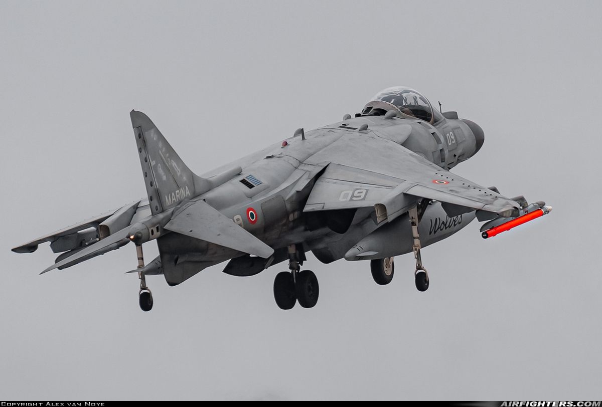 Italy - Navy McDonnell Douglas AV-8B+ Harrier ll MM7215 at Florennes (EBFS), Belgium