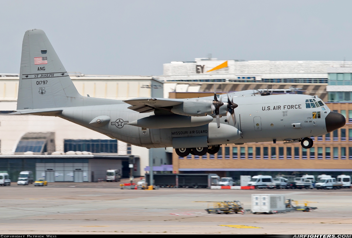USA - Air Force Lockheed C-130H Hercules (L-382) 90-1797 at Stuttgart (- Echterdingen) (STR / EDDS), Germany