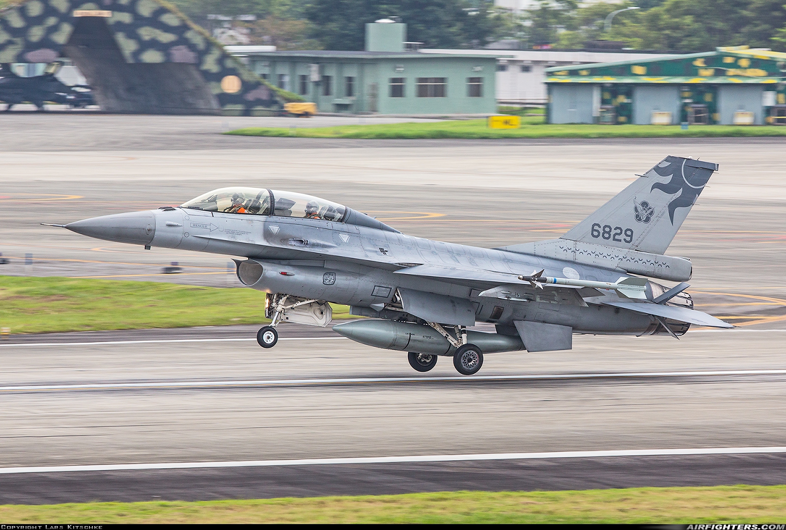 Taiwan - Air Force General Dynamics F-16B Fighting Falcon 6829 at Hualien (HUN /RCYU), Taiwan