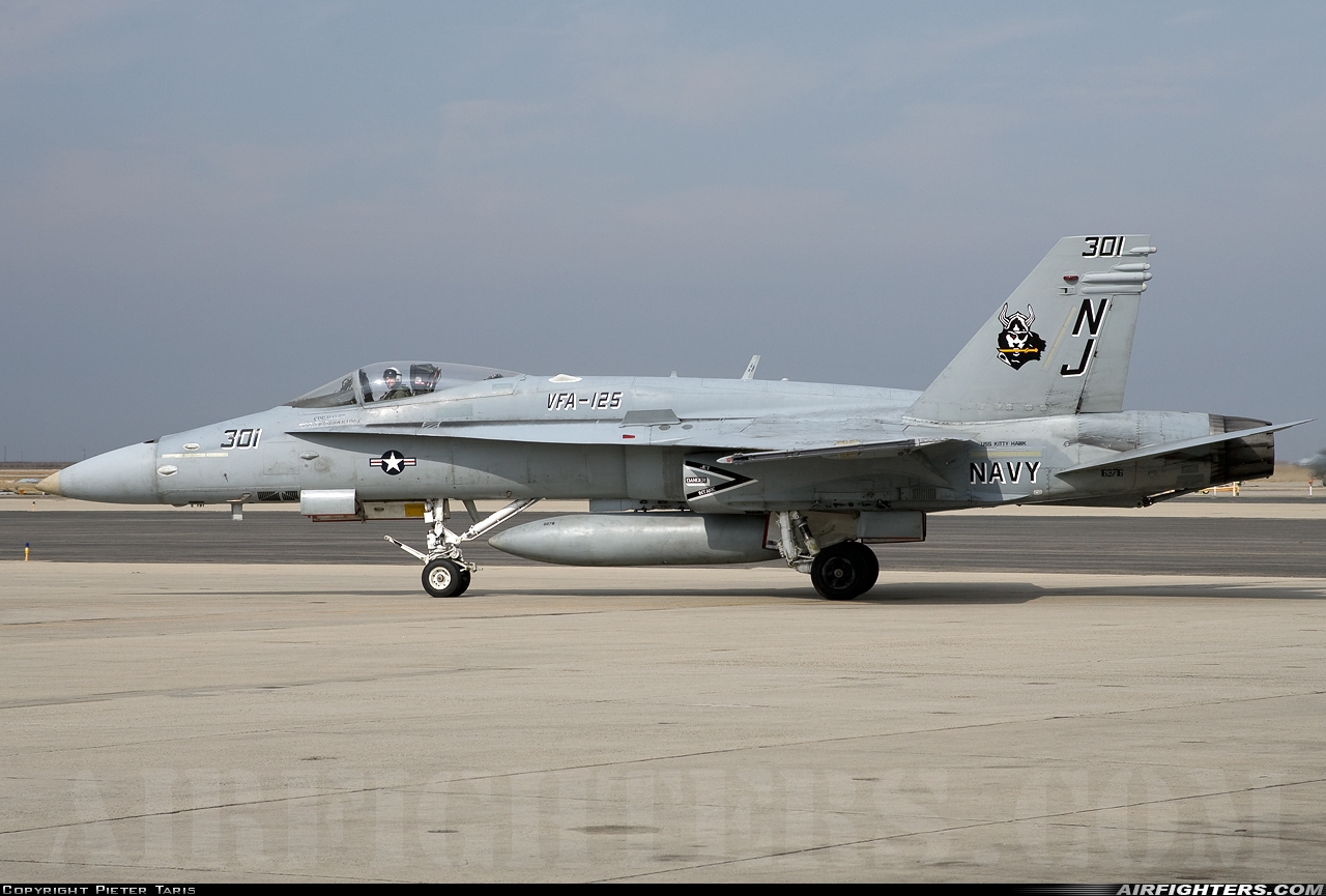 USA - Navy McDonnell Douglas F/A-18C Hornet 163716 at Lemoore - NAS / Reeves Field (NLC), USA