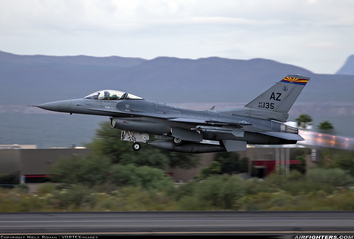 USA - Air Force General Dynamics F-16C Fighting Falcon 89-2135 at Tucson - Int. (TUS / KTUS), USA
