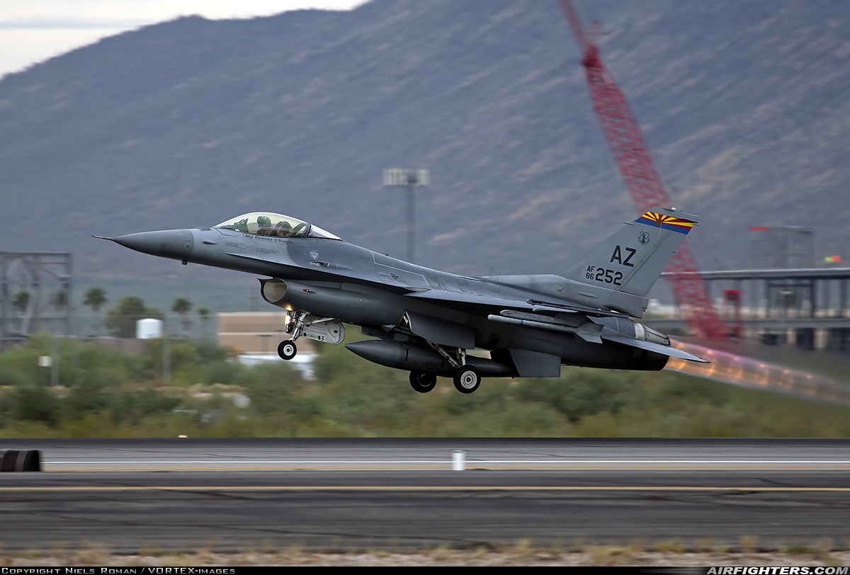 USA - Air Force General Dynamics F-16C Fighting Falcon 86-0252 at Tucson - Int. (TUS / KTUS), USA