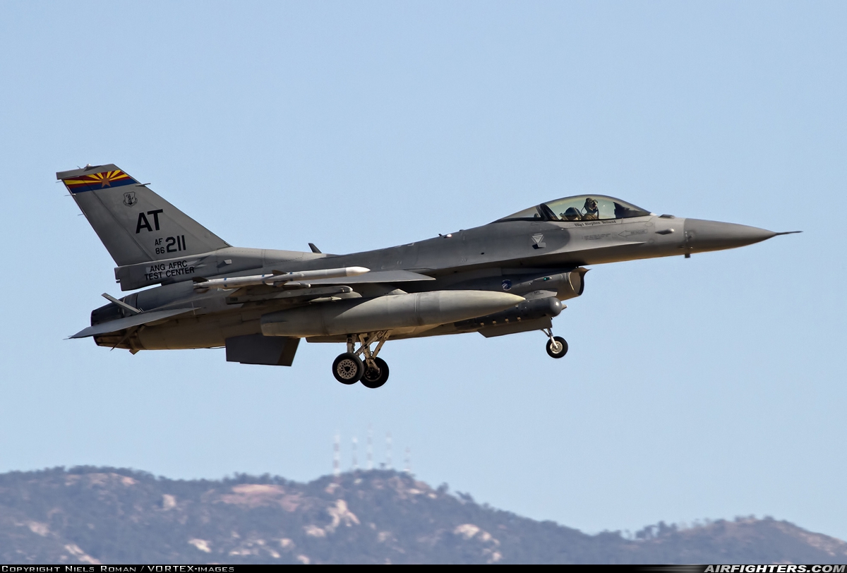 USA - Air Force General Dynamics F-16C Fighting Falcon 86-0211 at Tucson - Davis-Monthan AFB (DMA / KDMA), USA