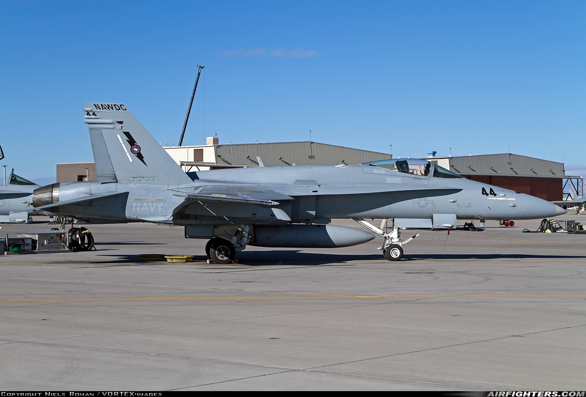 USA - Navy McDonnell Douglas F/A-18C Hornet 164033 at Fallon - Fallon NAS (NFL / KNFL), USA