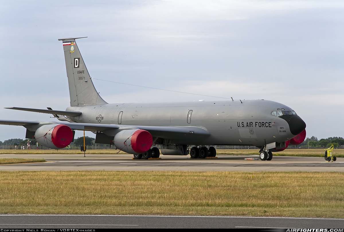 USA - Air Force Boeing KC-135R Stratotanker (717-148) 63-8871 at Mildenhall (MHZ / GXH / EGUN), UK