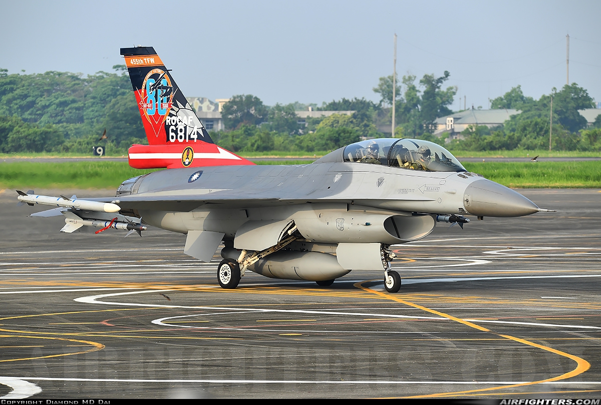 Taiwan - Air Force General Dynamics F-16B Fighting Falcon 6814 at Chiayi (CYI / RCKU), Taiwan