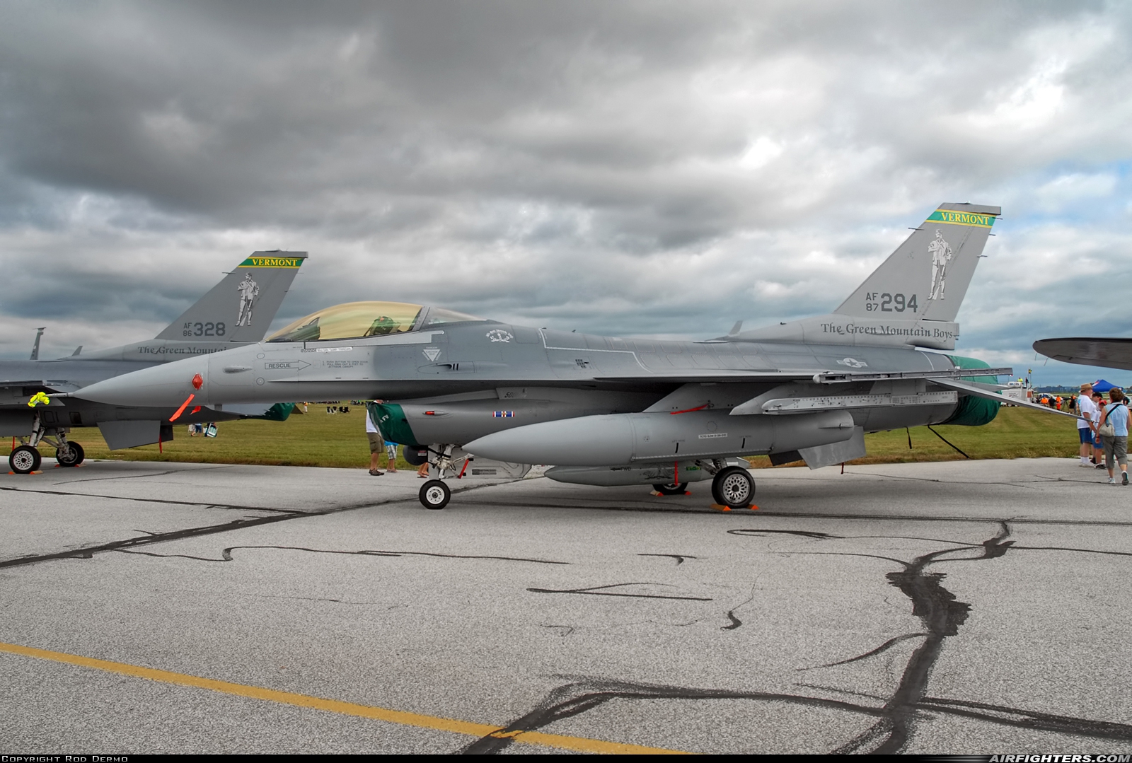 USA - Air Force General Dynamics F-16C Fighting Falcon 87-0294 at Windsor (CYQG), Canada