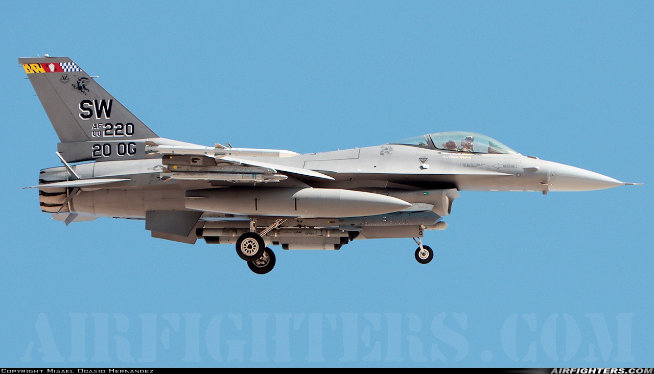 USA - Air Force General Dynamics F-16C Fighting Falcon 00-0220 at Las Vegas - Nellis AFB (LSV / KLSV), USA