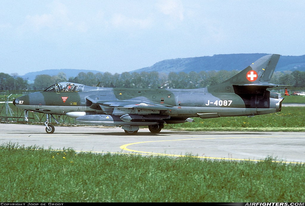 Switzerland - Air Force Hawker Hunter F58 J-4087 at Payerne (LSMP), Switzerland