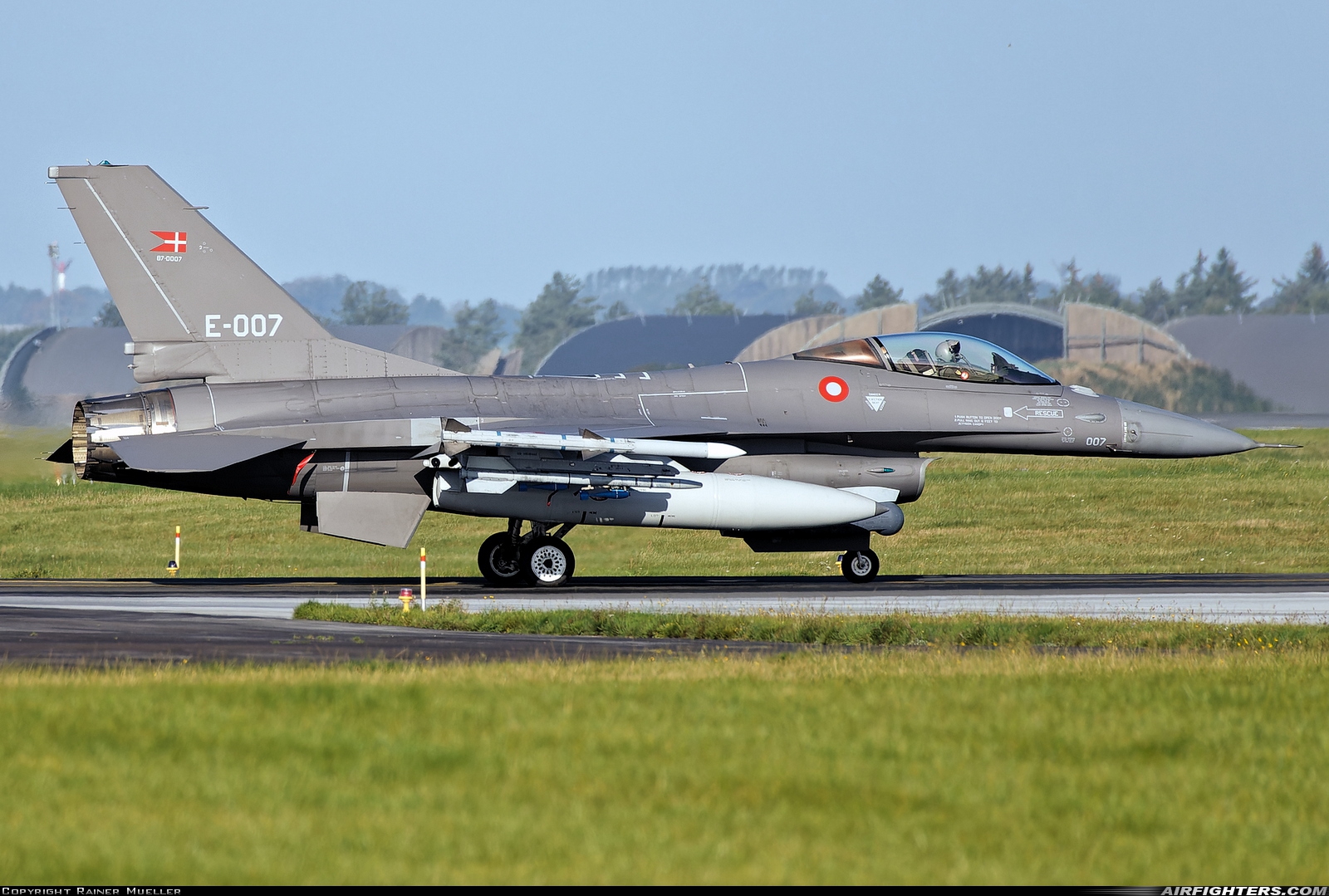 Denmark - Air Force General Dynamics F-16AM Fighting Falcon E-007 at Skrydstrup (EKSP), Denmark