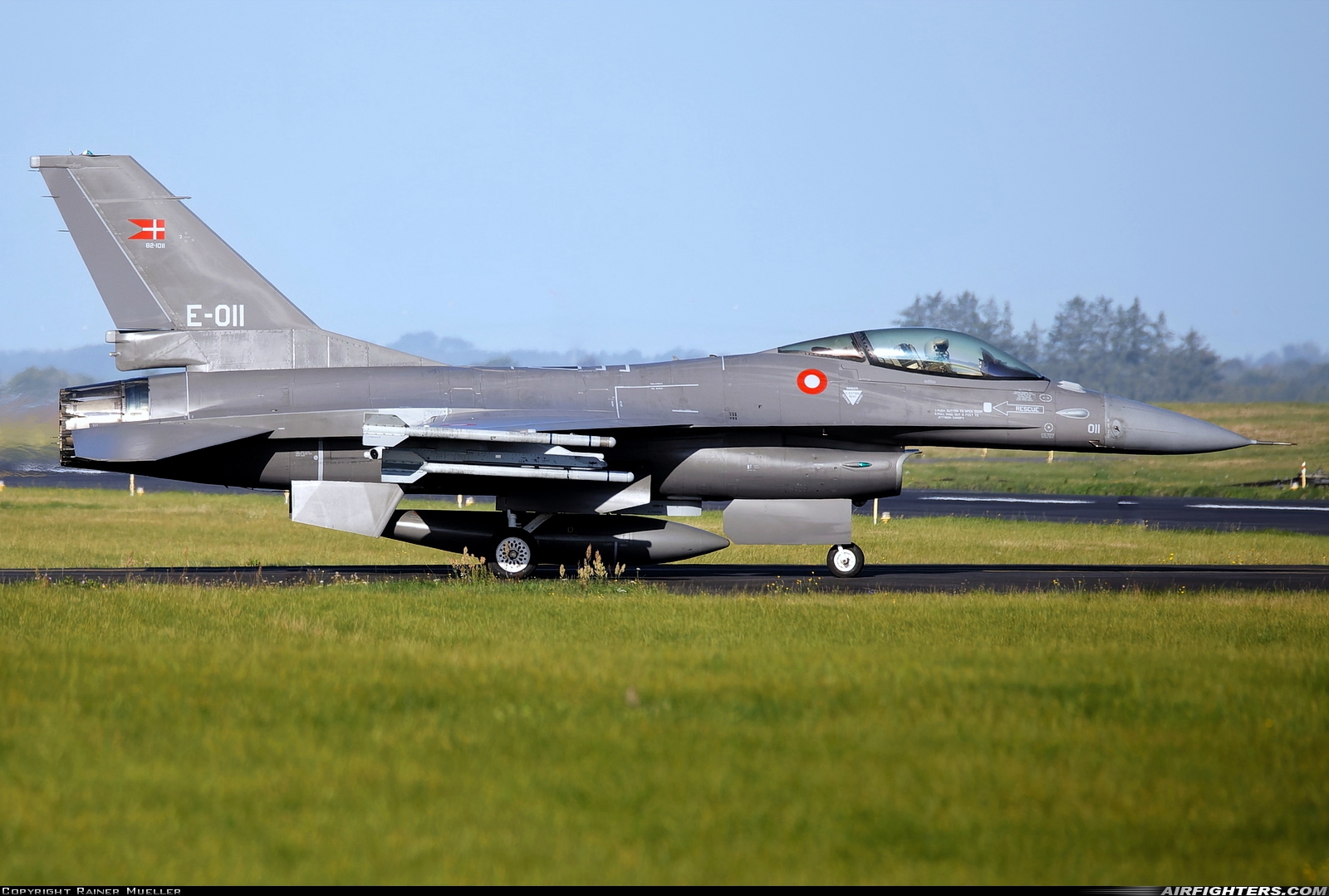 Denmark - Air Force General Dynamics F-16AM Fighting Falcon E-011 at Skrydstrup (EKSP), Denmark