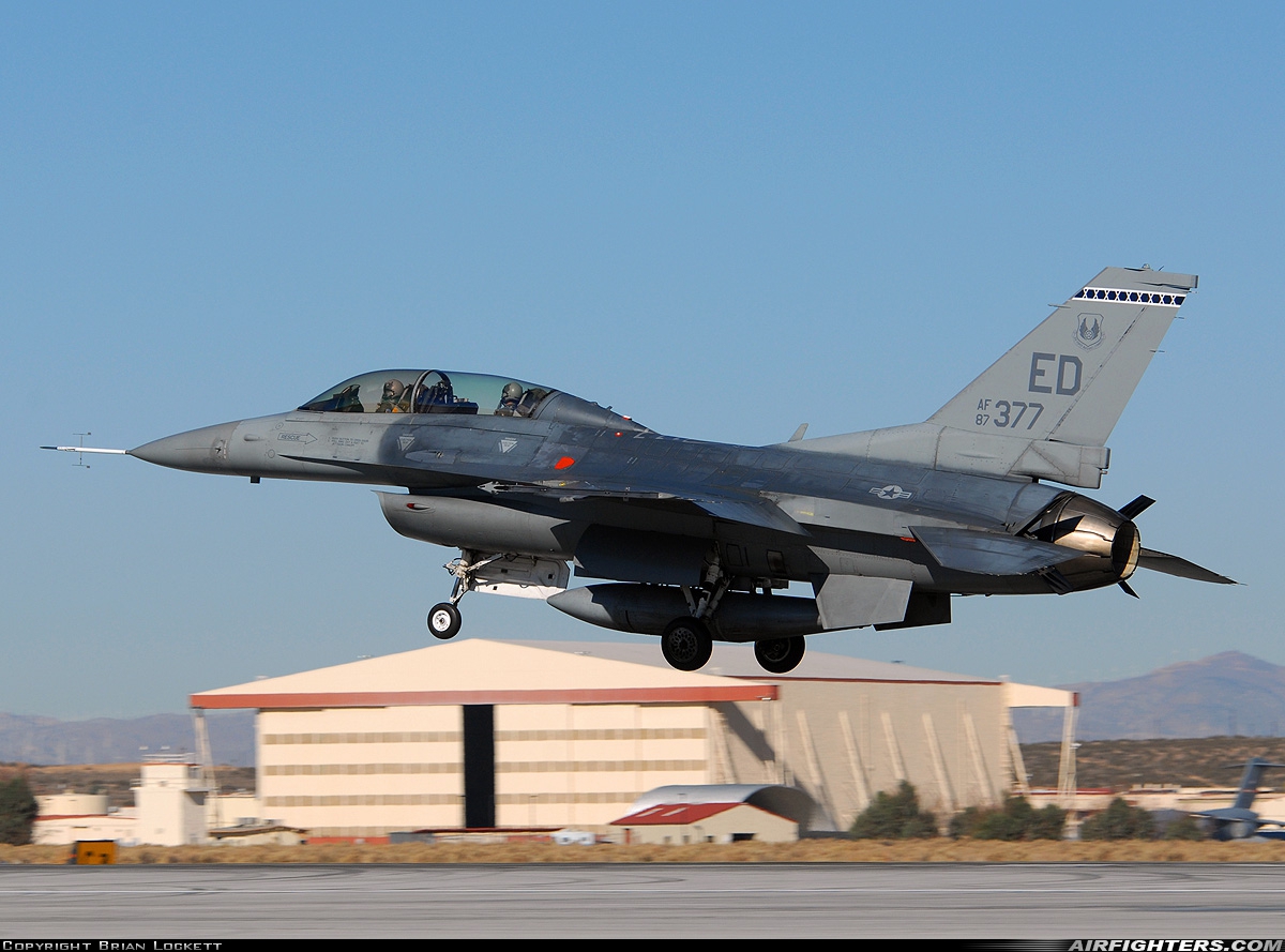 USA - Air Force General Dynamics F-16D Fighting Falcon 87-0377 at Edwards - AFB (EDW / KEDW), USA