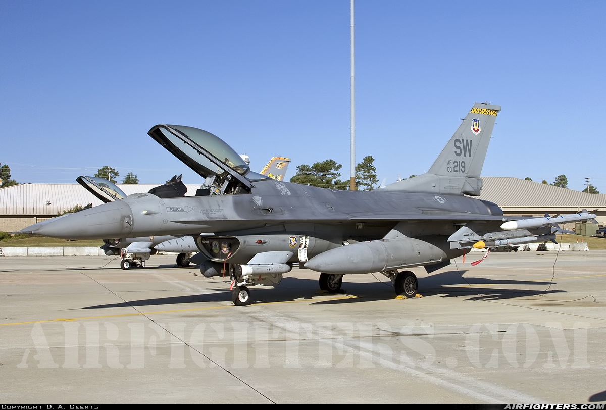 USA - Air Force General Dynamics F-16C Fighting Falcon 00-0219 at Shaw AFB (SSC/KSSC), USA