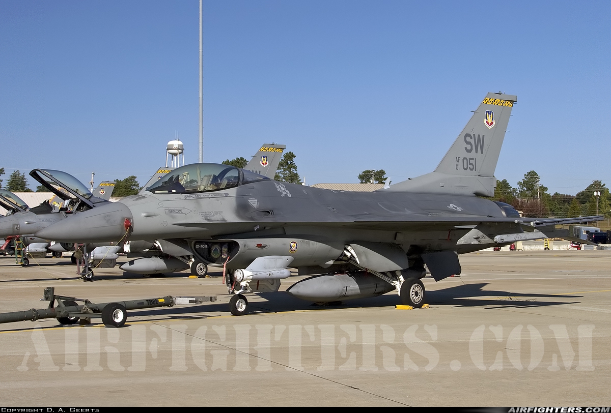 USA - Air Force General Dynamics F-16C Fighting Falcon 01-7051 at Shaw AFB (SSC/KSSC), USA