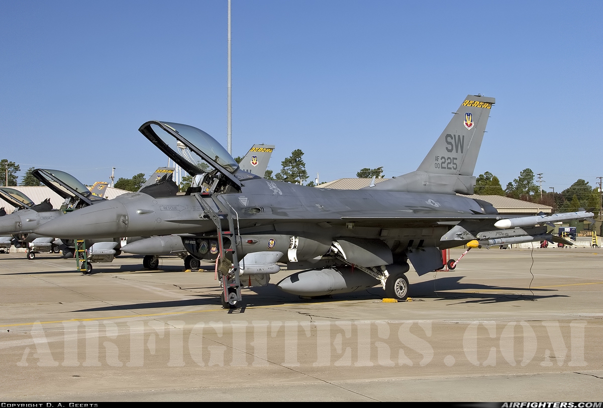 USA - Air Force General Dynamics F-16C Fighting Falcon 00-0225 at Shaw AFB (SSC/KSSC), USA