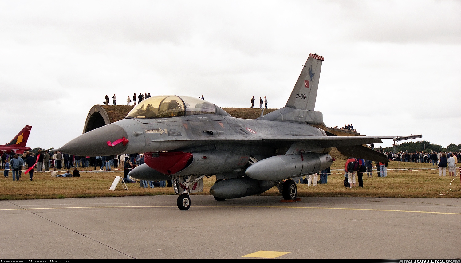 Türkiye - Air Force General Dynamics F-16D Fighting Falcon 92-0024 at Eggebek (ETME), Germany