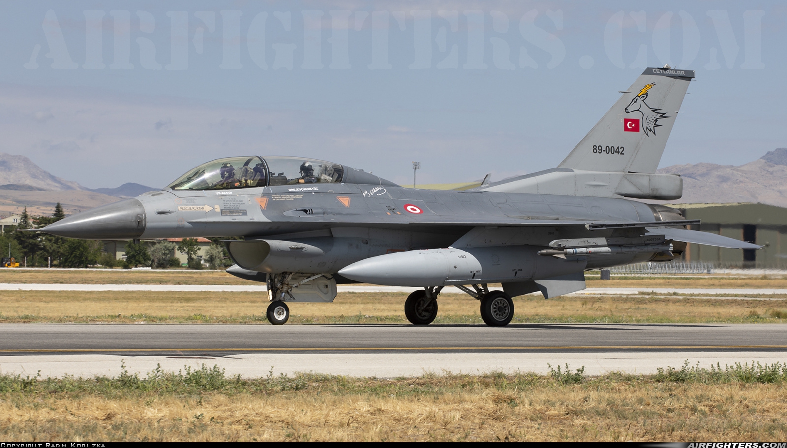 Türkiye - Air Force General Dynamics F-16D Fighting Falcon 89-0042 at Konya (KYA / LTAN), Türkiye