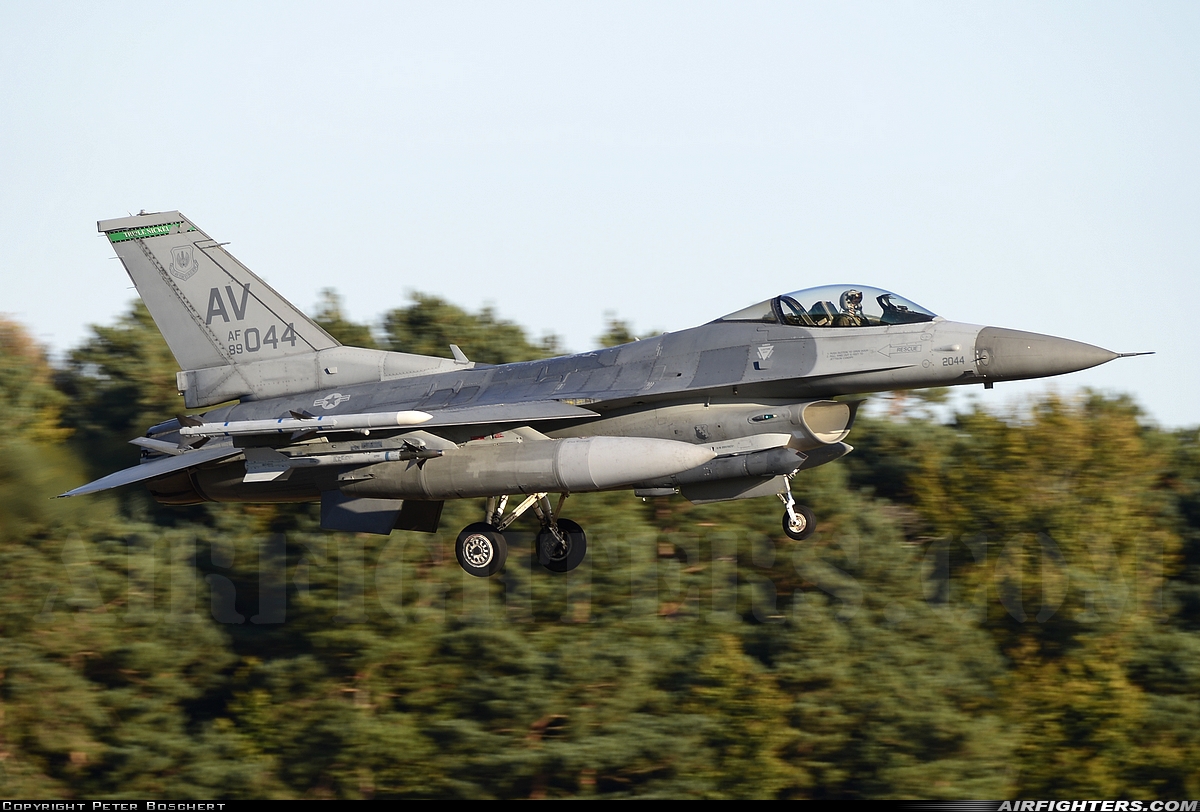 USA - Air Force General Dynamics F-16C Fighting Falcon 89-2044 at Lakenheath (LKZ / EGUL), UK
