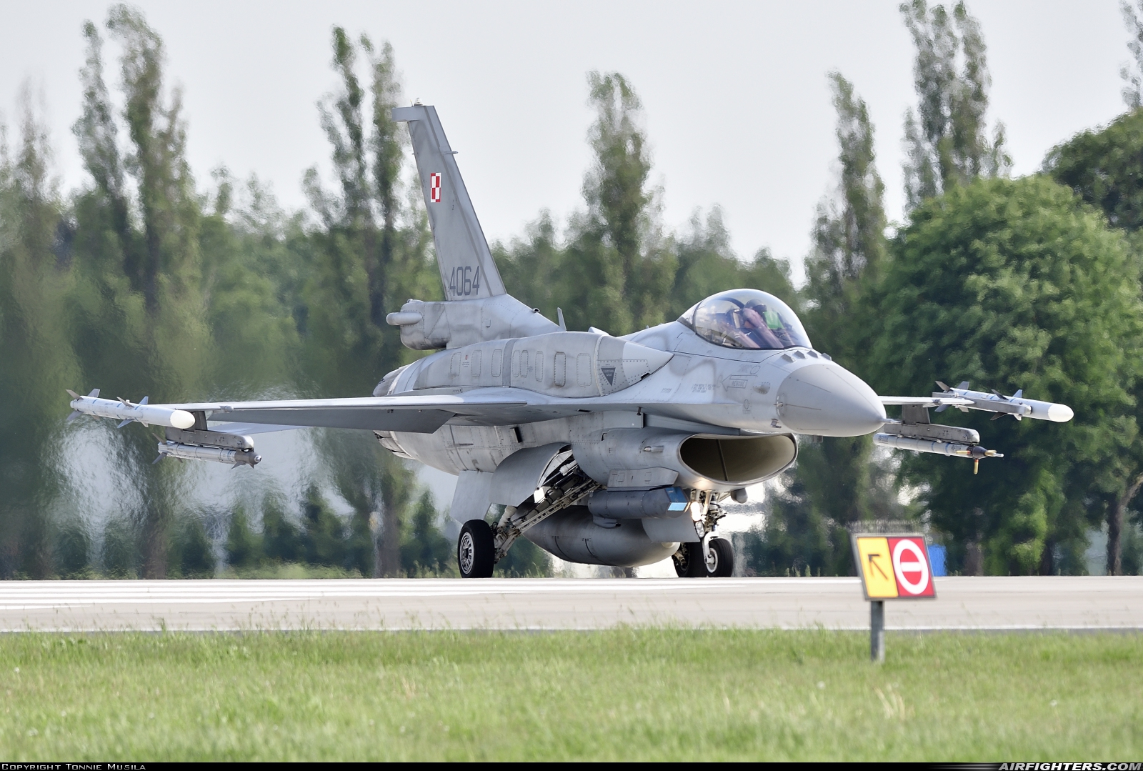 Poland - Air Force General Dynamics F-16C Fighting Falcon 4064 at Poznan / Krzesiny (EPKS), Poland