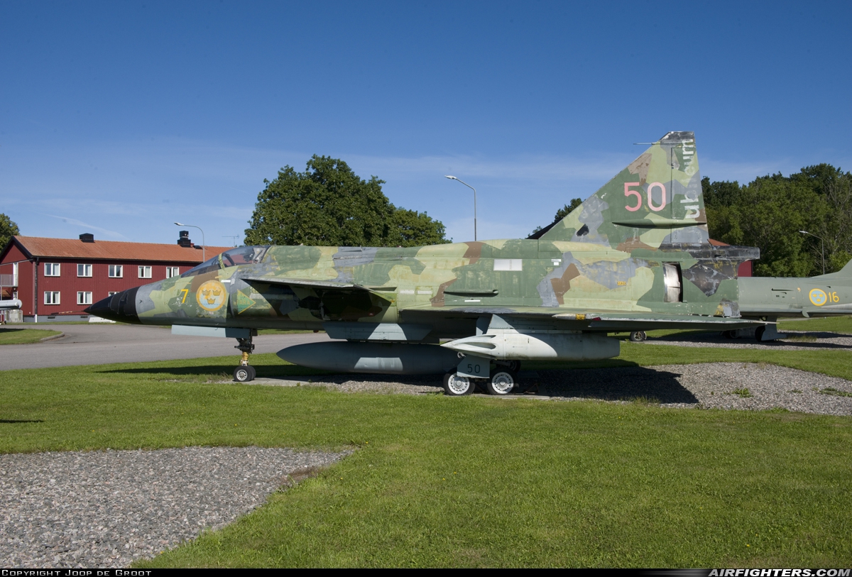 Sweden - Air Force Saab AJ37 Viggen 37050 at Satenas (ESIB), Sweden
