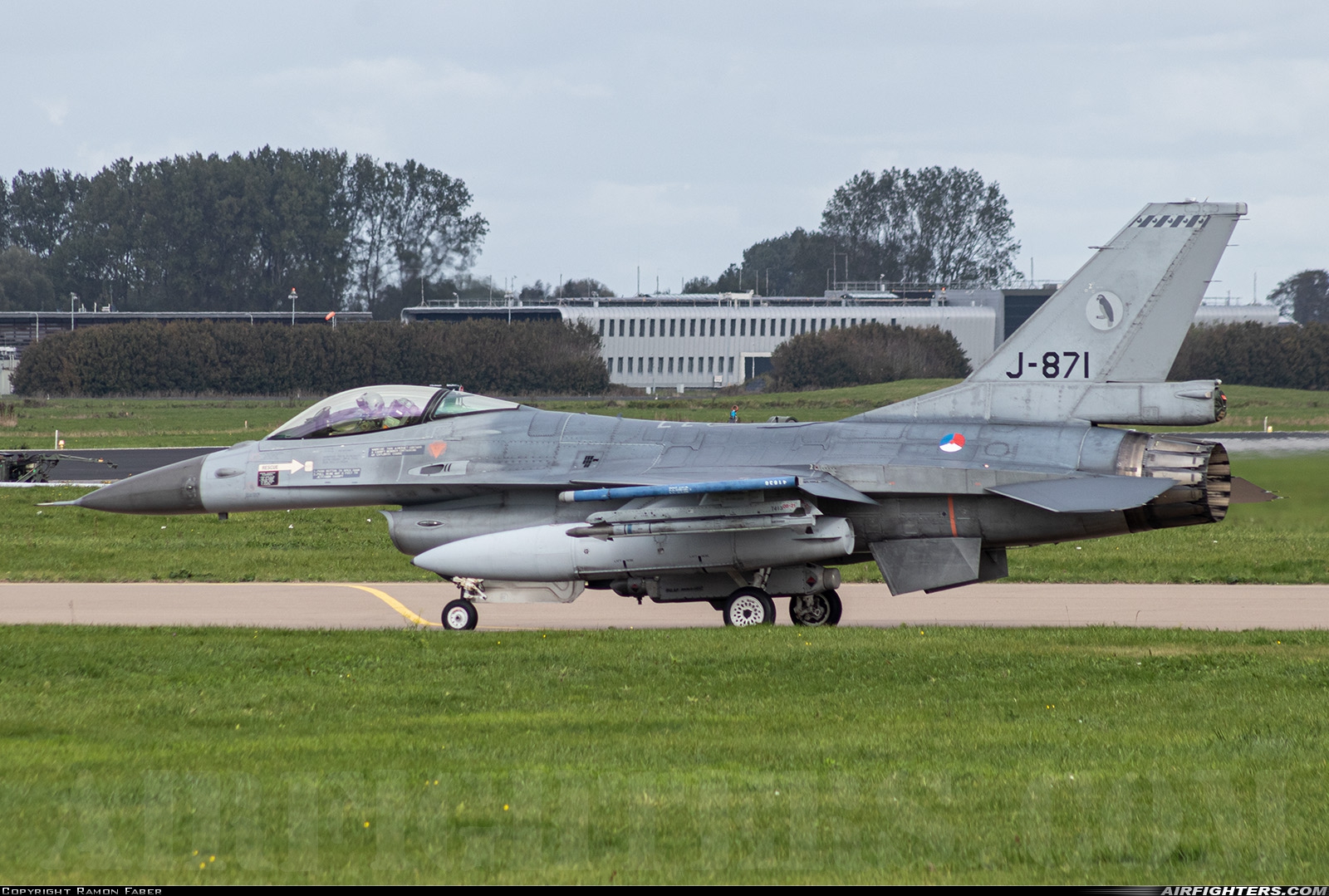 Netherlands - Air Force General Dynamics F-16AM Fighting Falcon J-871 at Leeuwarden (LWR / EHLW), Netherlands