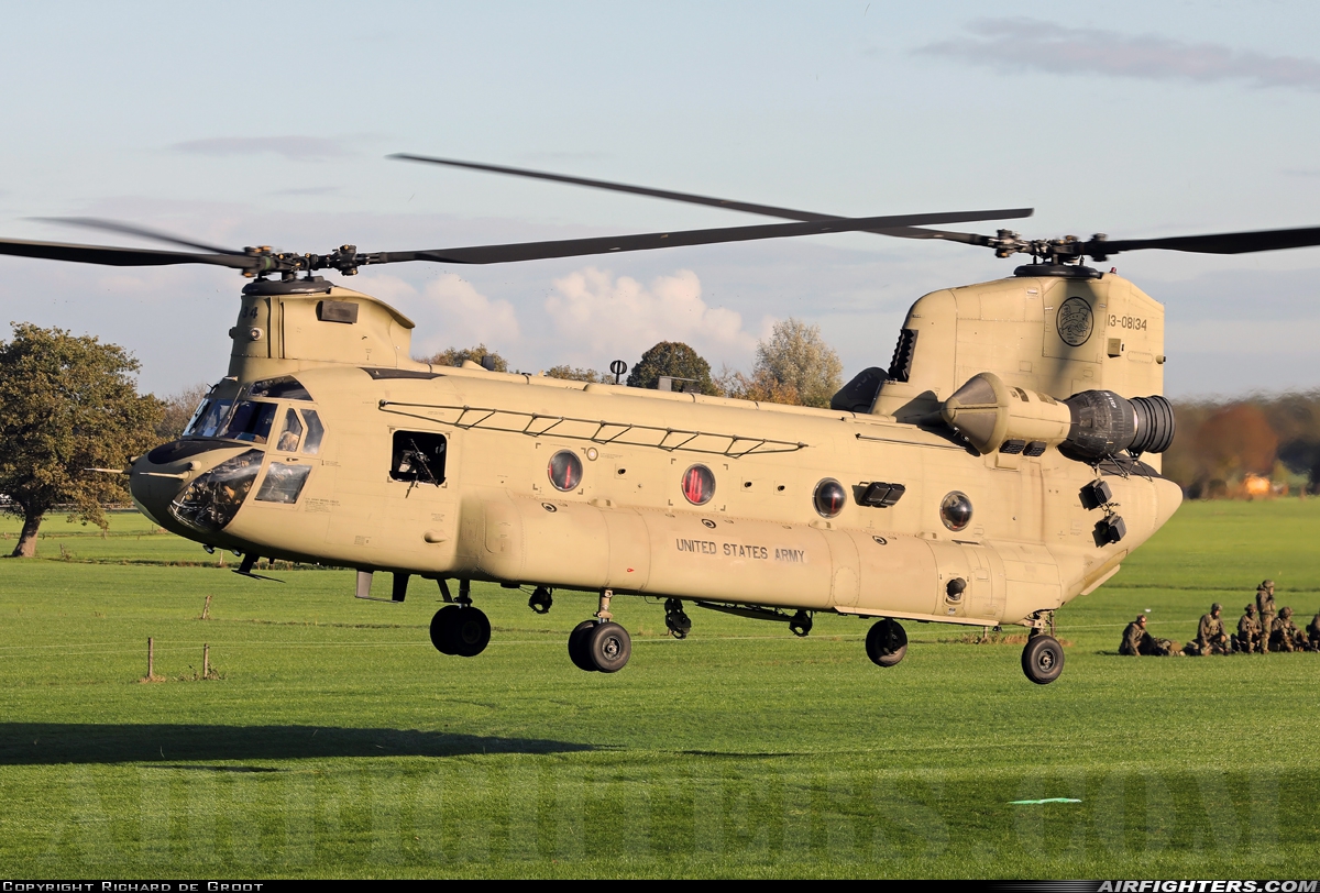 USA - Army Boeing Vertol CH-47F Chinook 13-08134 at Off-Airport - Ossesluis, Netherlands