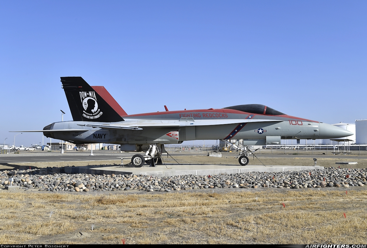 USA - Navy McDonnell Douglas F/A-18C Hornet 163433 at Lemoore - NAS / Reeves Field (NLC), USA