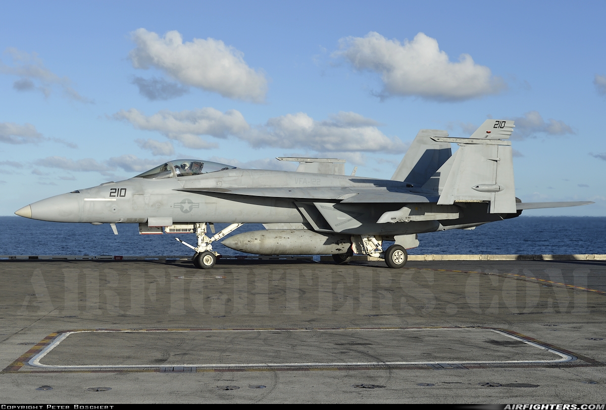 USA - Navy Boeing F/A-18E Super Hornet 165902 at Off-Airport - Pacific Ocean, International Airspace
