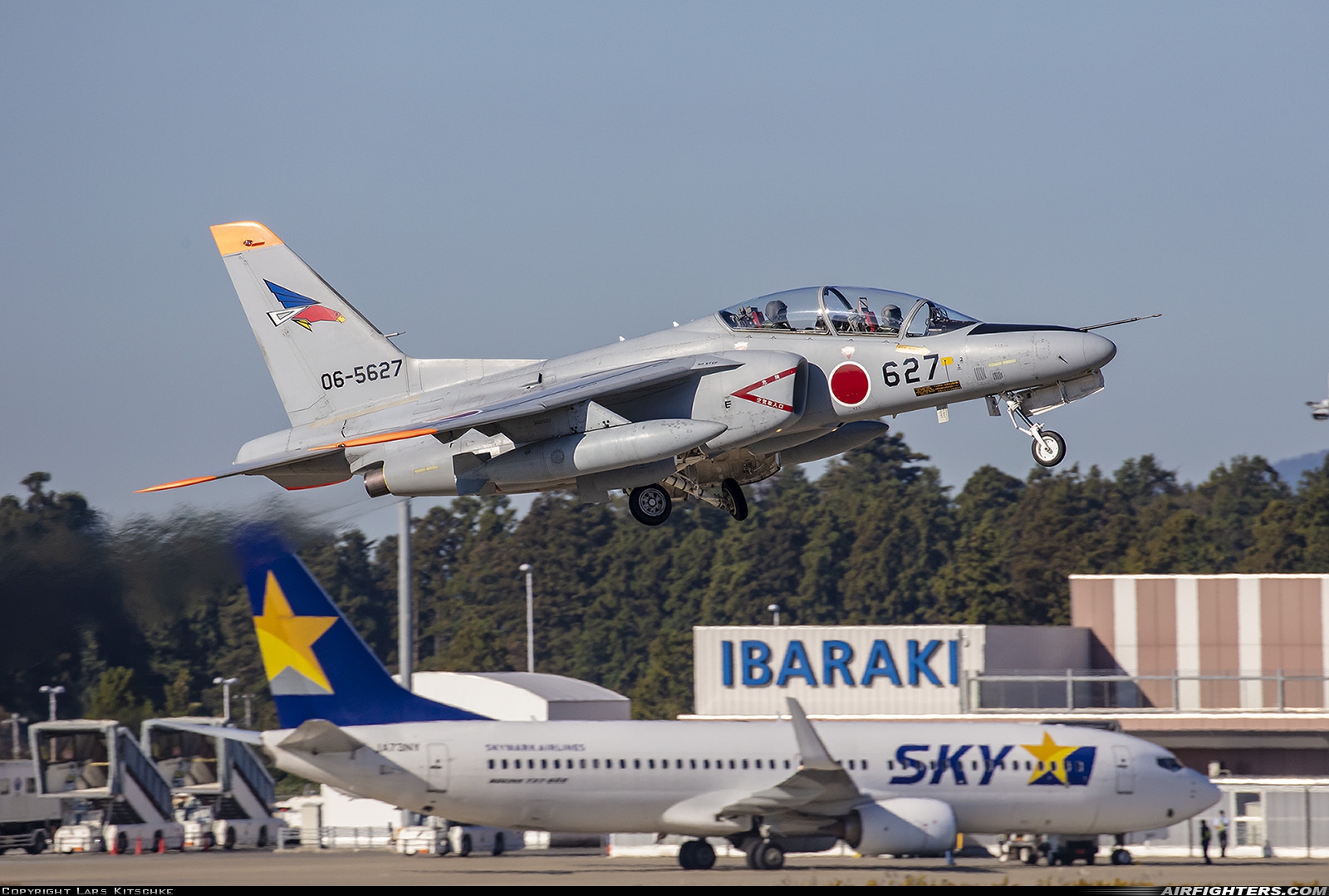 Japan - Air Force Kawasaki T-4 06-5627 at Hyakuri (RJAH), Japan
