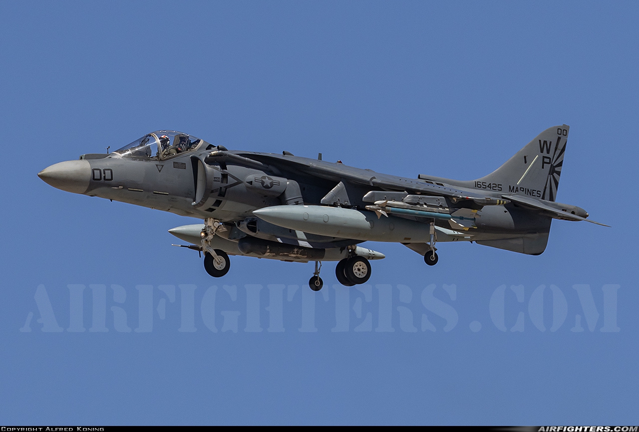 USA - Marines McDonnell Douglas AV-8B+ Harrier ll 165425 at Yuma - MCAS / Int. (NYL / KNYL), USA
