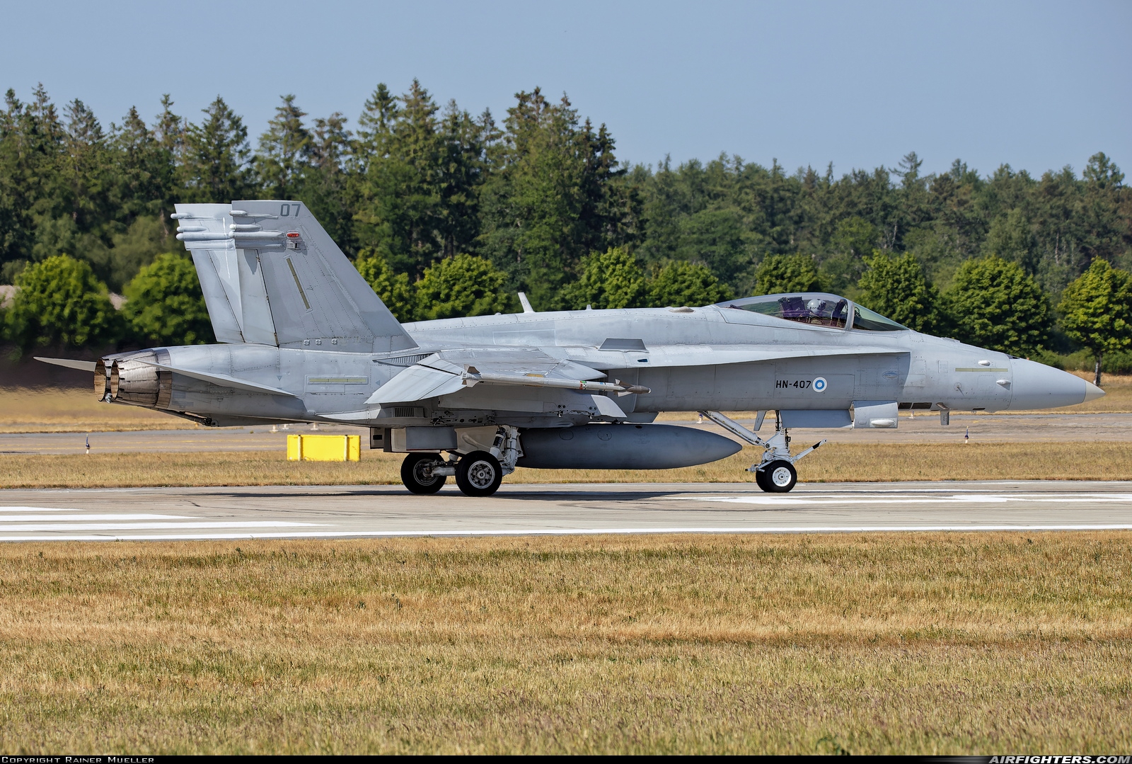 Finland - Air Force McDonnell Douglas F/A-18C Hornet HN-407 at Hohn (ETNH), Germany