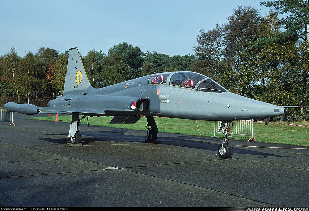 Netherlands - Air Force Canadair NF-5B (CL-226) K-4002 at Bergen op Zoom - Woensdrecht (WOE / BZM / EHWO), Netherlands
