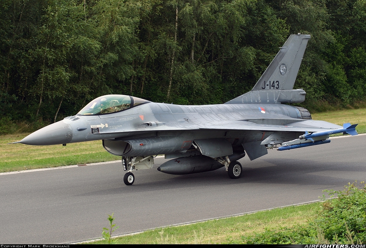 Netherlands - Air Force General Dynamics F-16AM Fighting Falcon J-143 at Enschede - Twenthe (ENS / EHTW), Netherlands