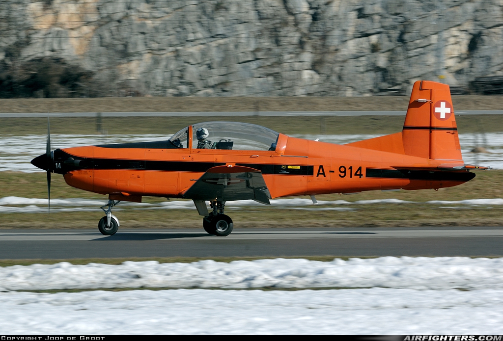 Switzerland - Air Force Pilatus PC-7 Turbo Trainer A-914 at Meiringen (LSMM), Switzerland